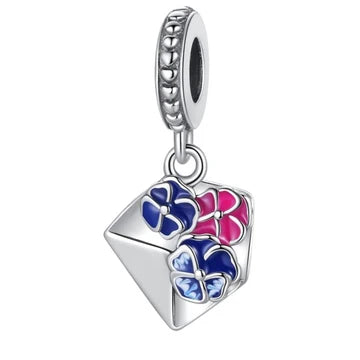 Charm Carta Con Flores de plata 925
