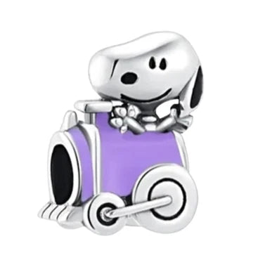 Charm Snoopy En Carro de plata 925